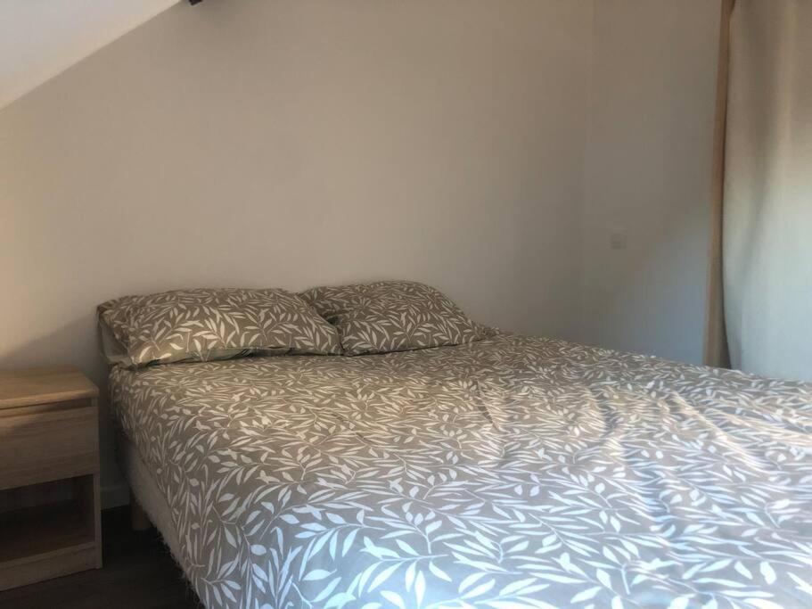 Le Petit Cloitre Apartment Langres Bagian luar foto