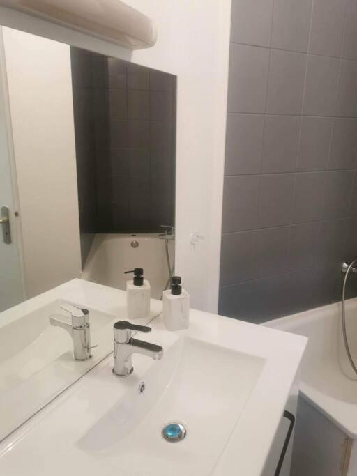Le Petit Cloitre Apartment Langres Bagian luar foto